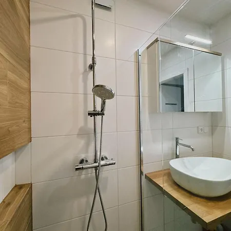 Brand-new Apartment, Ideal For Colours & B4l! *